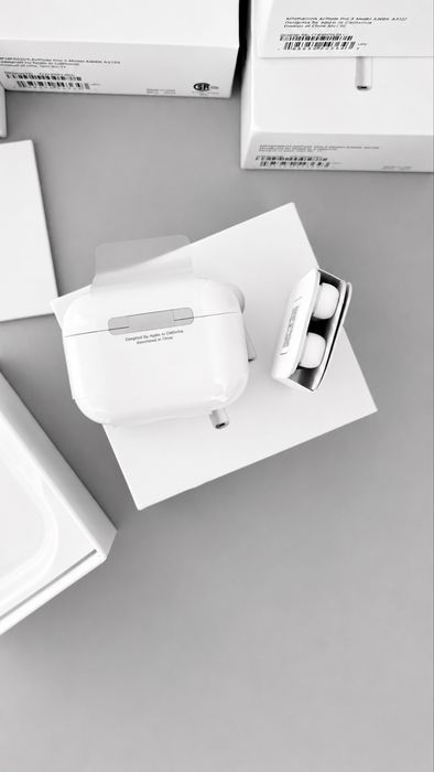 Airpods pro 3.