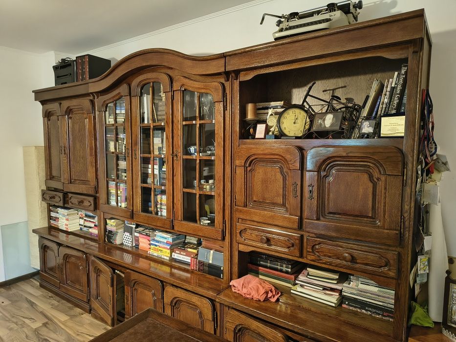 Biblioteca trei corpuri