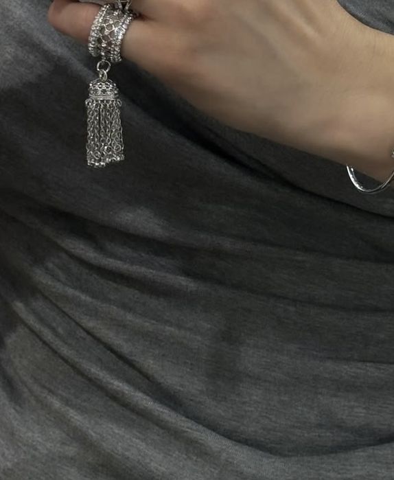 Продам колечко с кисточкой