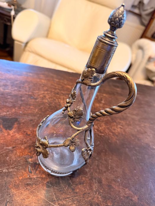 Sticla din Cristal cu Montură Artistcă din Cositor / Metal Patinat în Relief cu Viță-de-Vie