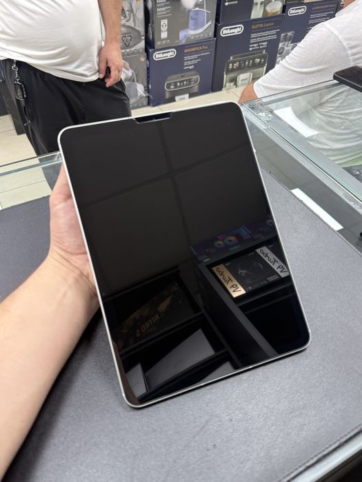 iPad Air 11 (4th Generation) Wi Fi + Cellaur