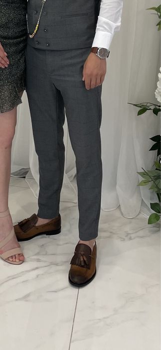 Vând pantofi eleganți pentru ocazii speciale