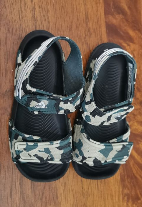 Детски маратонки, ботуши и сандали.