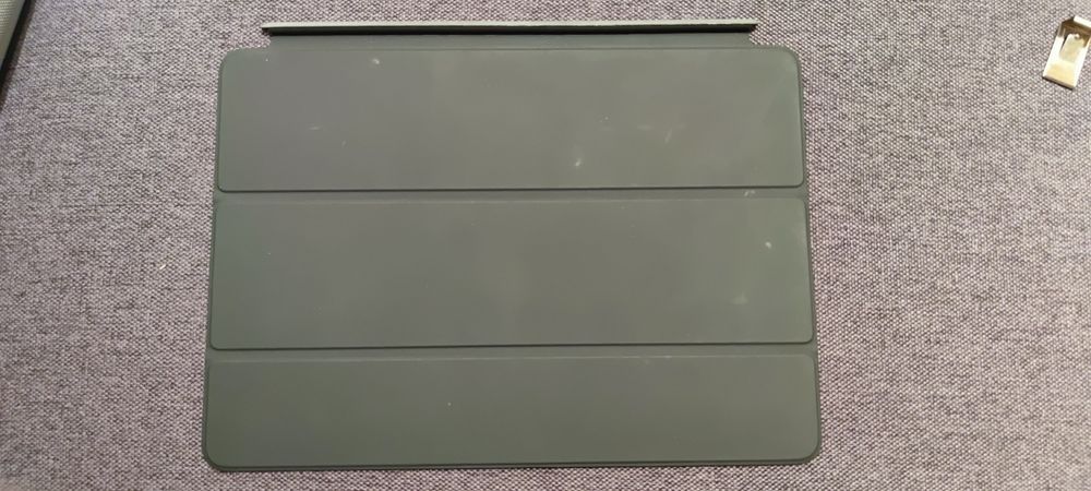 Продавам iPad 9.7 inch cover