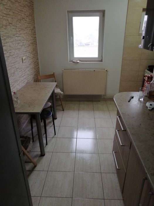 De inchiriat apartament 3 camere