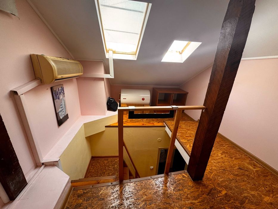 Дава се под наем Едностаен апартамент в Варна, Център - 30 кв.м за 178.5 € - Снимка #2