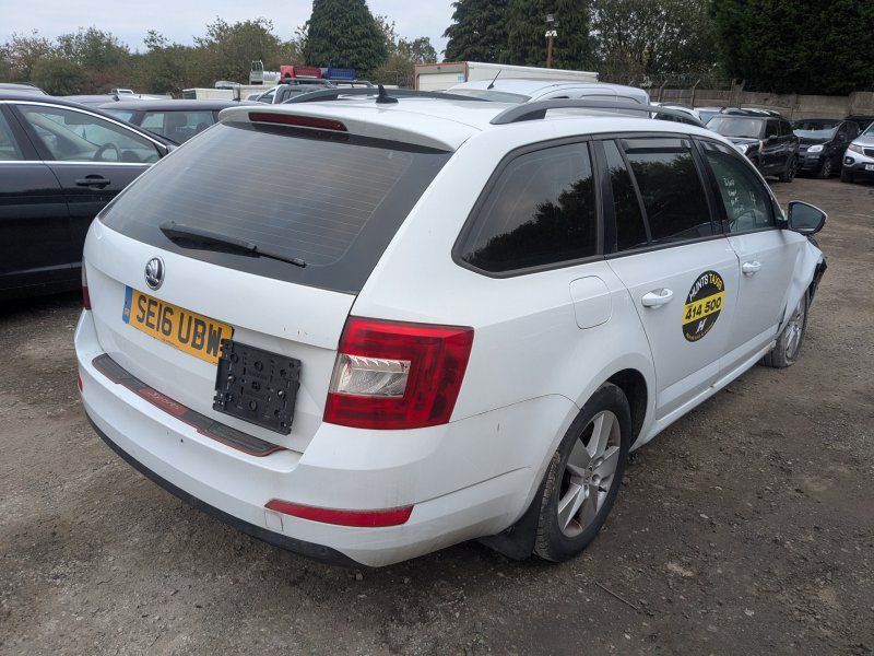 Dezmembrari / Dezmembrez Skoda Octavia 3 Combi (5E5) 2.0 TDI CRMB cutie viteze manual cod culoare LS9R