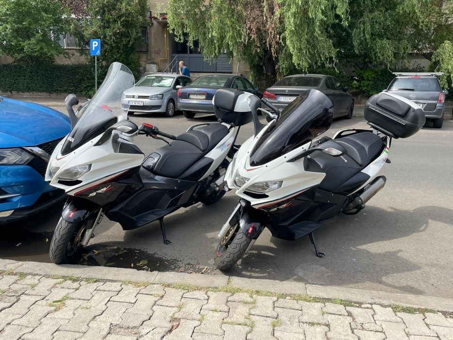 Se VAND doua Aprilia SRV 850 an 2013