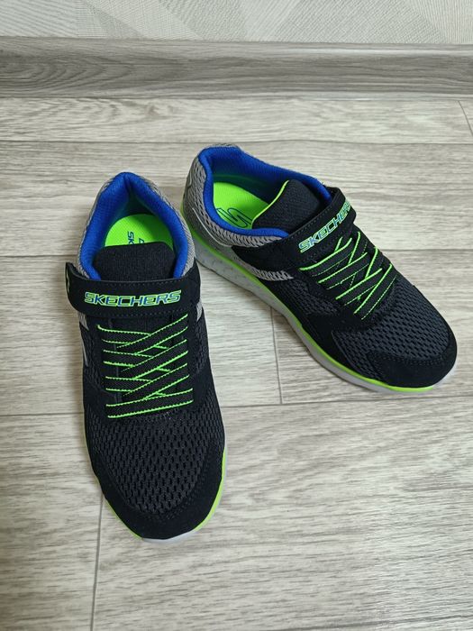 Продам кроссовки Skechers на мальчика