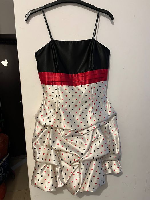 Рокля  официална