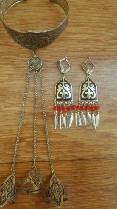 Новые серьги, браслет с кольцами.