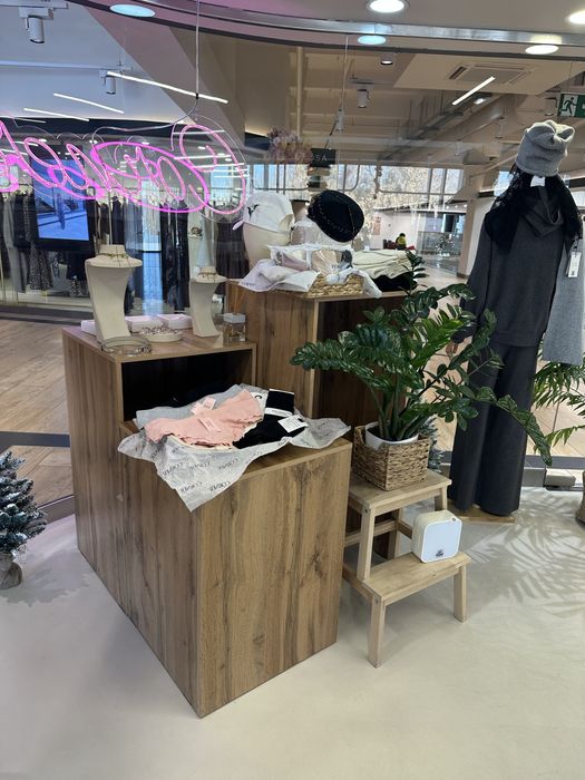 Продается мебель для шоурума