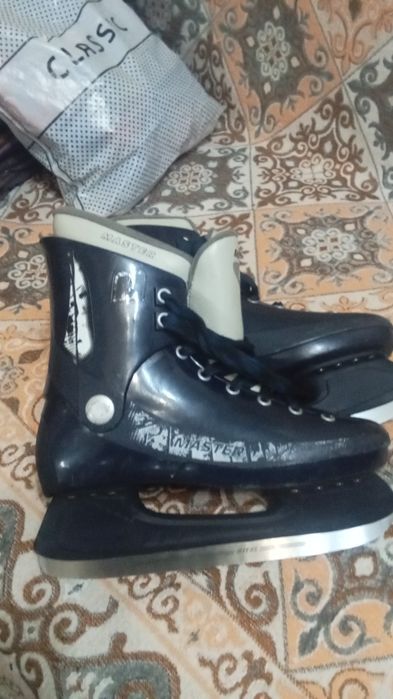 Продам коньки хоккейные