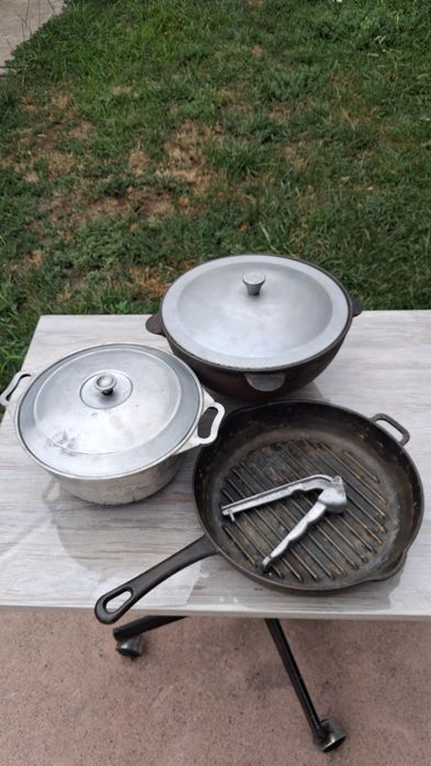 Казан. Сковорода. Ступка чугунные.