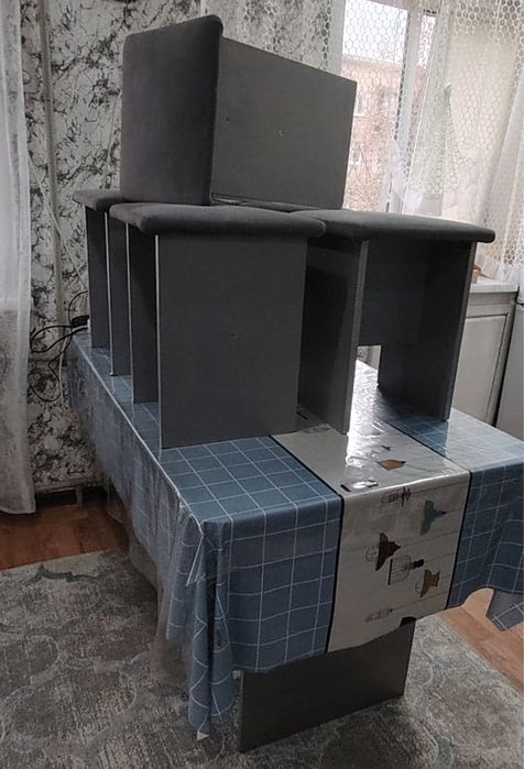 Стол и стулья в отличном состоянии