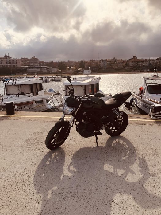 Yamaha mt 125.
