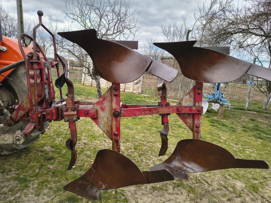 Plug reversibil cu două brazde