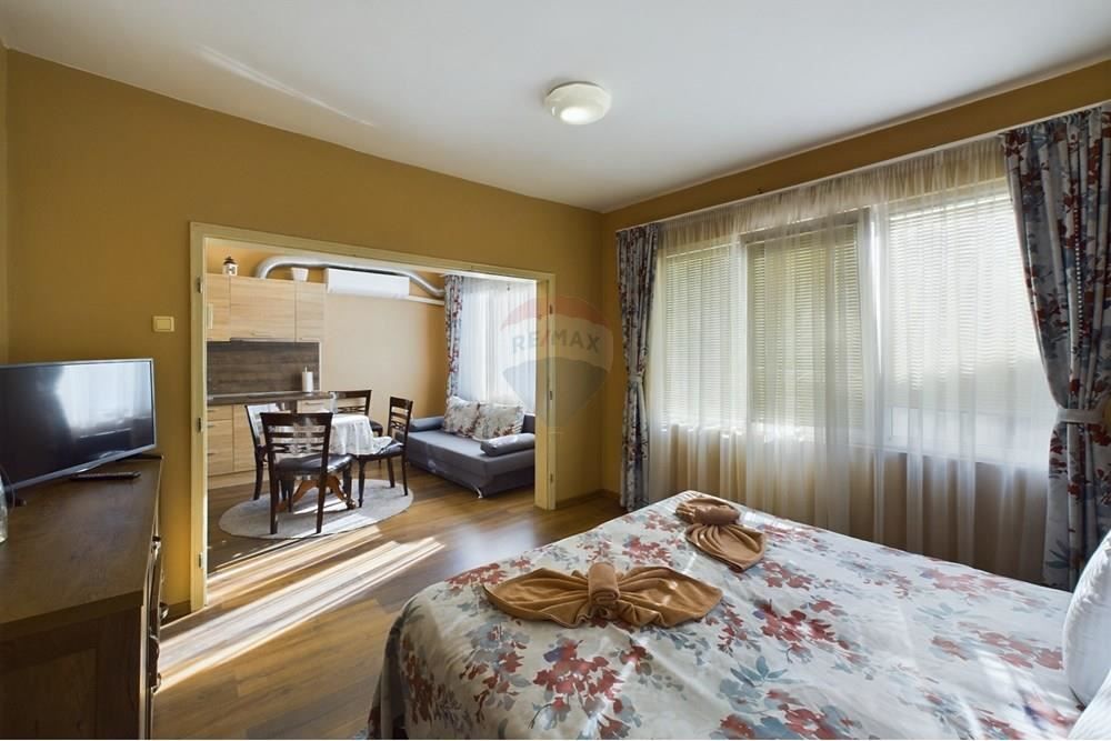 Продава се Четиристаен апартамент в Варна, Гръцка махала - 135 кв.м за 2438 €/кв.м - Снимка #4