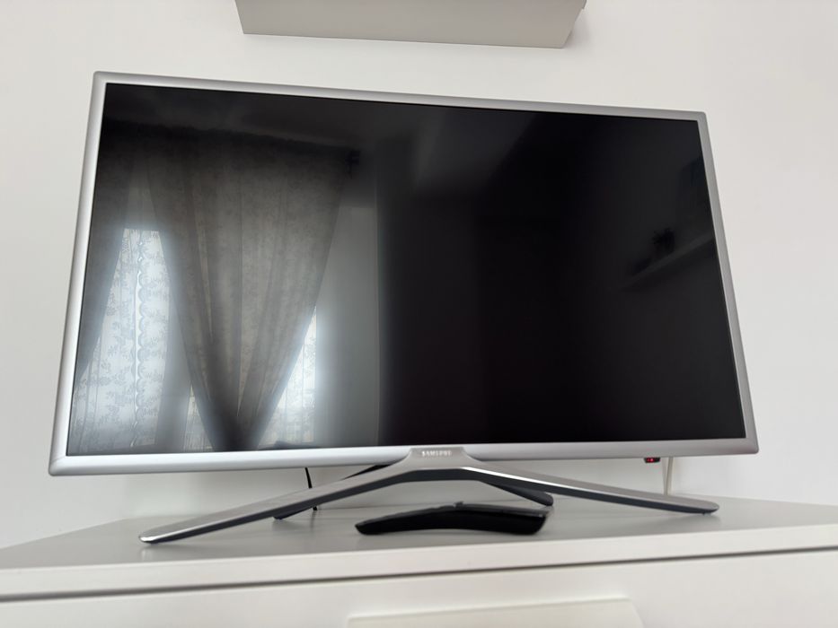 Televizor LED Samsung Smart TV UE32M5602AK argintiu Full HD