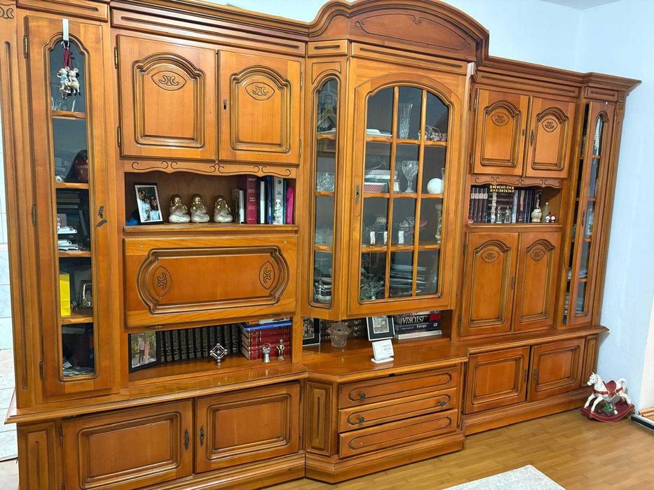 Mobila din lemn masiv de calitate premium