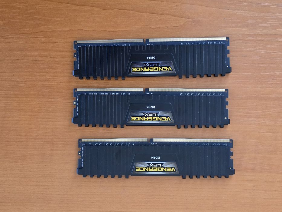 Ram 24 GB [3 x 8gb] ddr4 3200mhz.