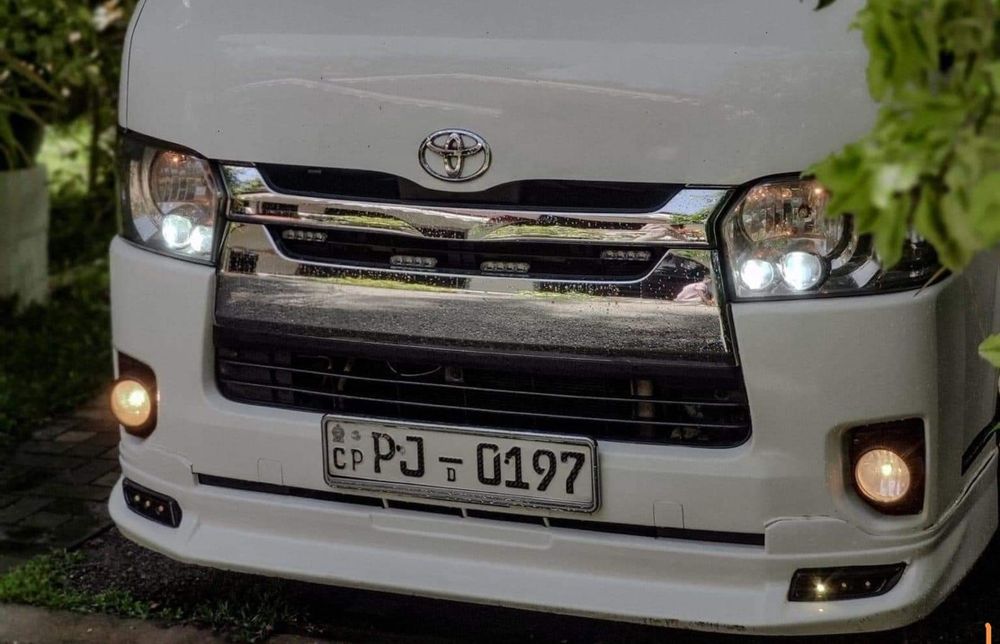 Бампер решетка морда рестайлинг н200