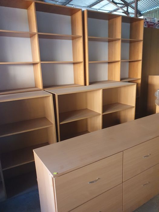 Mobilier magazin rafturi pal melaminat