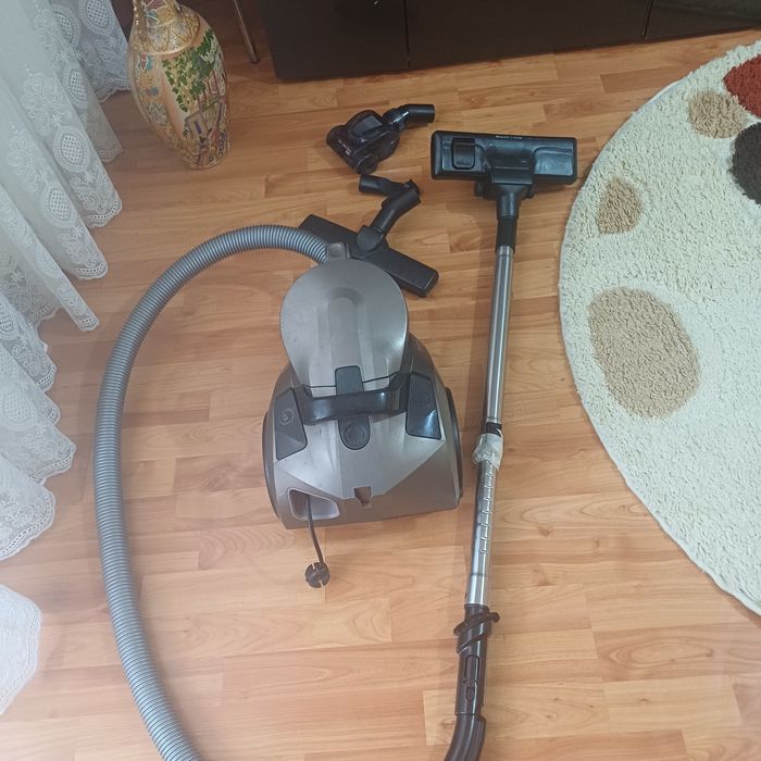 Aspirator Rowenta Power Compact cu fir