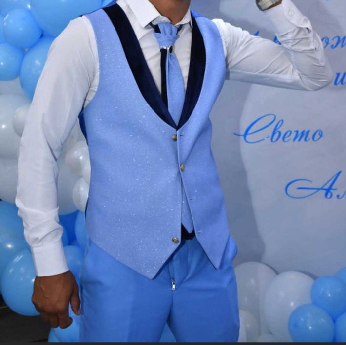 Светло син Костюм