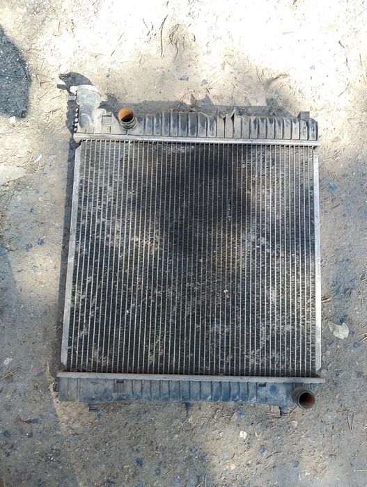 Продам радиатор на Мерседес каблучок 310.