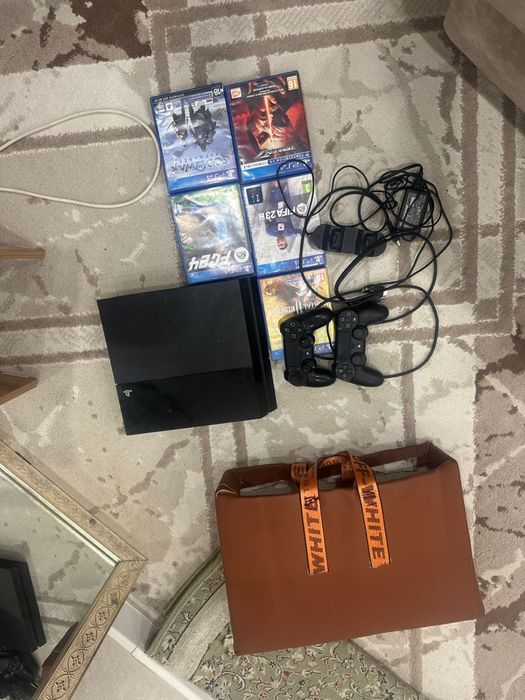 Продам приставку ps4
