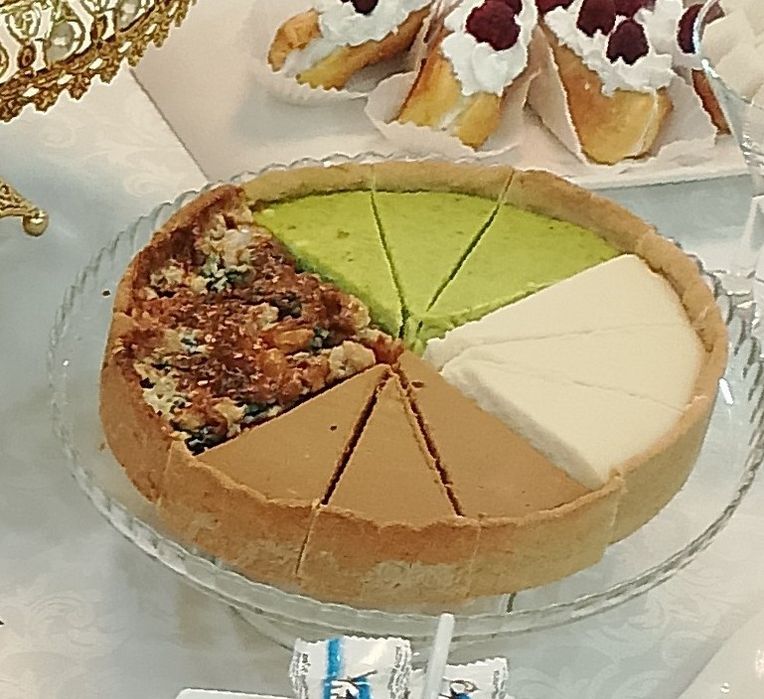 Самса, баурсаки, шелпек, пироги,