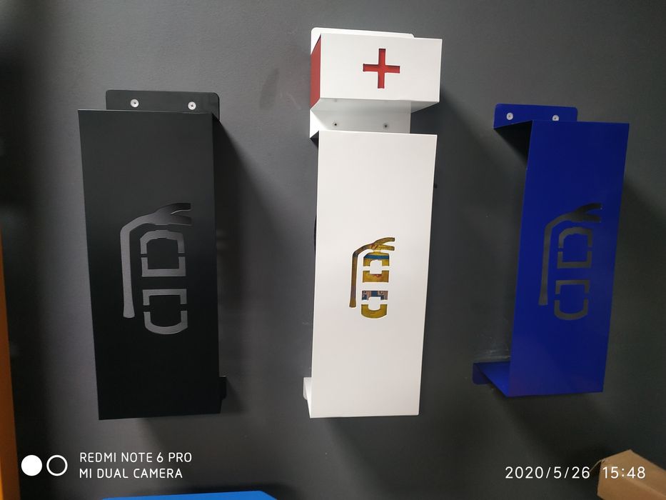 Подвесной короб для огнетушителя.