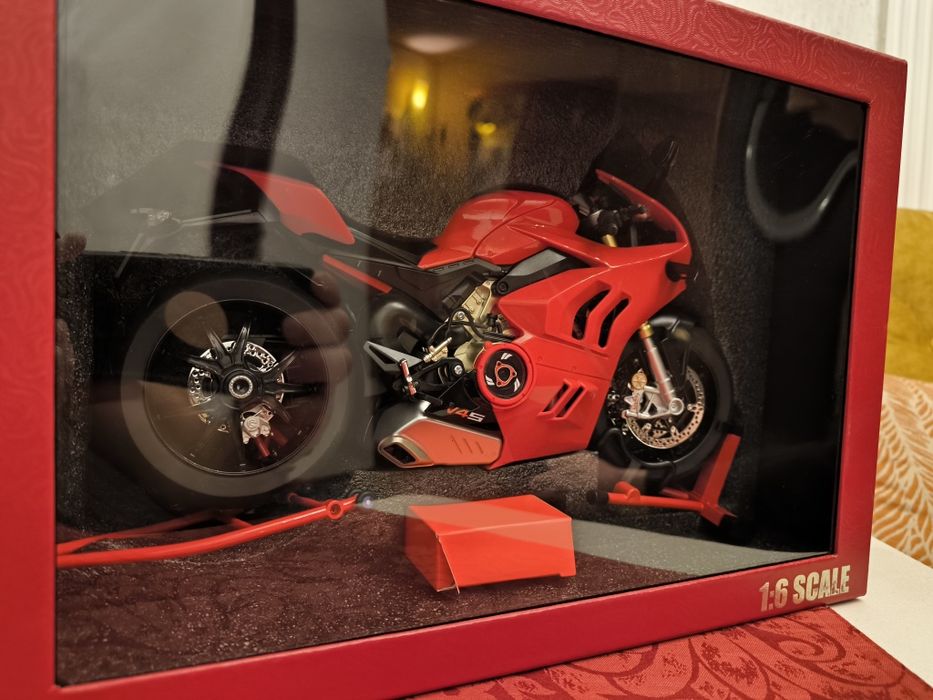 Модель мотоцикла 1:16 (Ducati P)