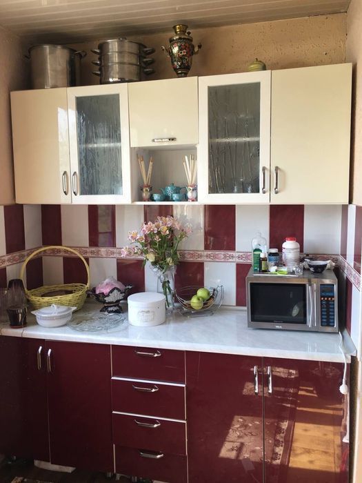 Срочно! Квартира на Новомосковская  3/3/4 общ пл 65м с обстановкой