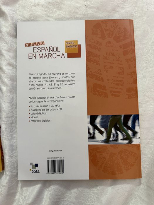 Учебник и учебна тетрадка по испанкси език Nuevo Español en Marcha