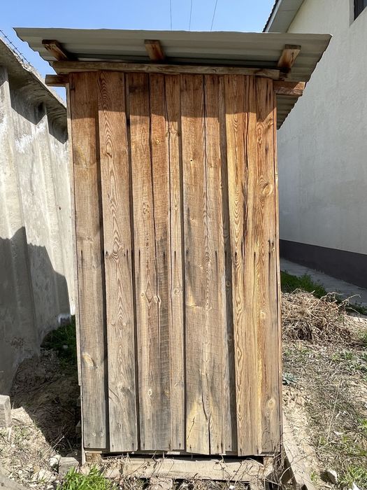 Деревянный туалет