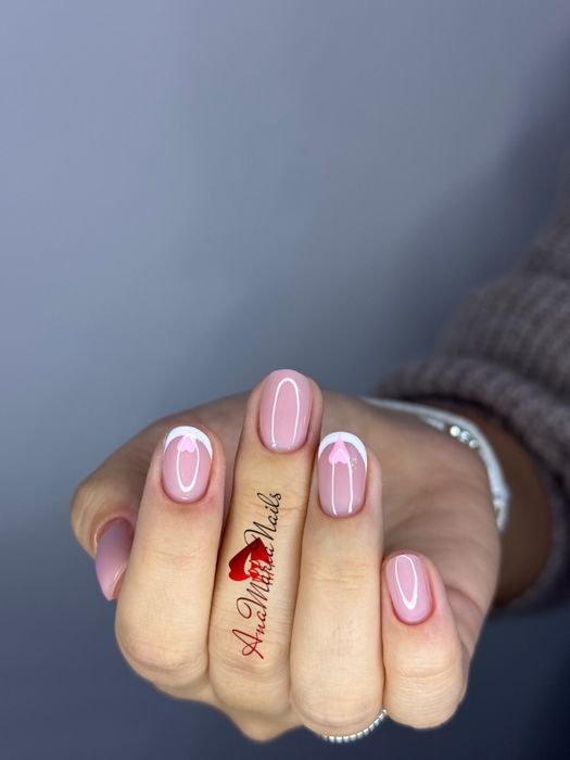 Manichiura!! Locuri libere la unghii