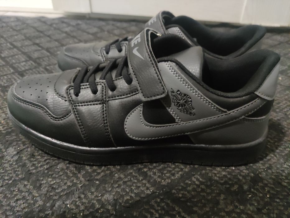 продам кроссовки