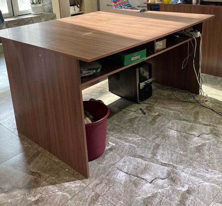 Продаю столы и тумбочки