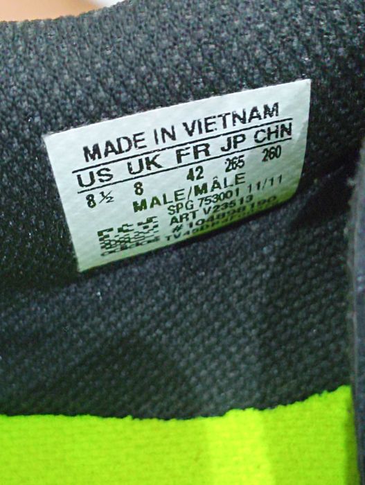 Чисто нови бутонки на adidas 42 номер