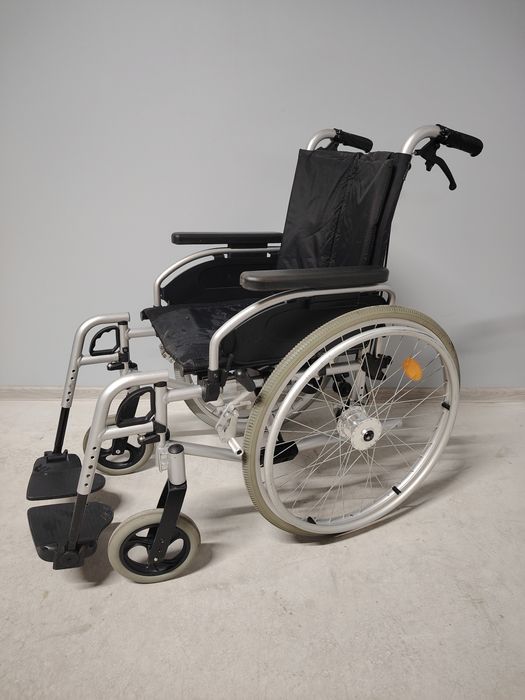 Scaun cu rotile/Carucior rulant pentru persoane cu handicap141