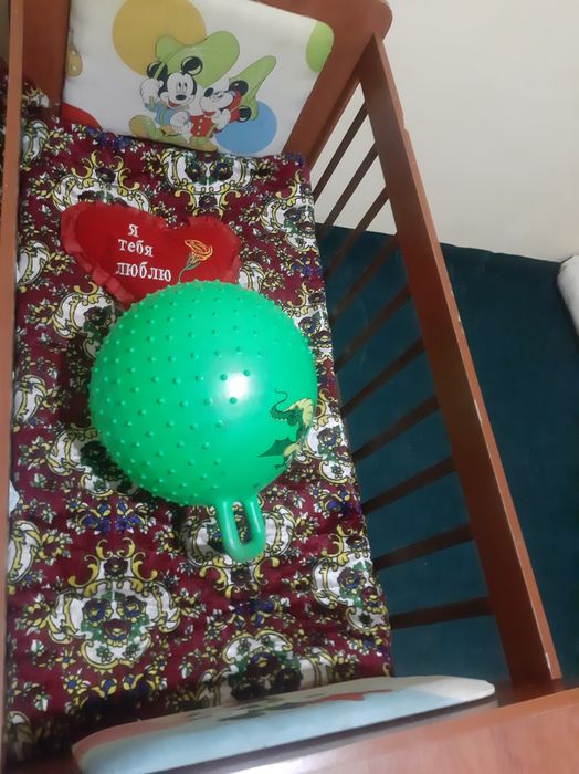 Bolalar kravati sotiladi