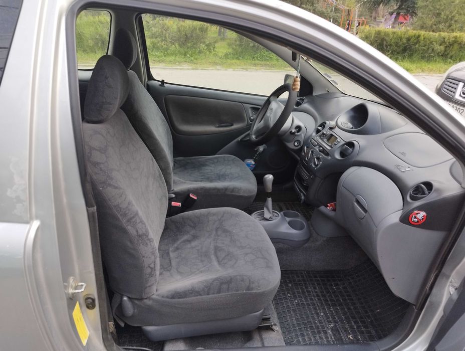 Тойота Ярис продава се