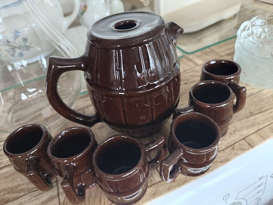 Чинийки за сладко и сервиз; Бъчвички'