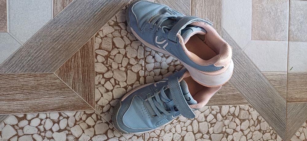 Adidasi fetiță! .