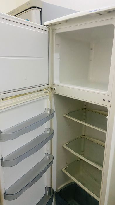 Холодильник сотилади