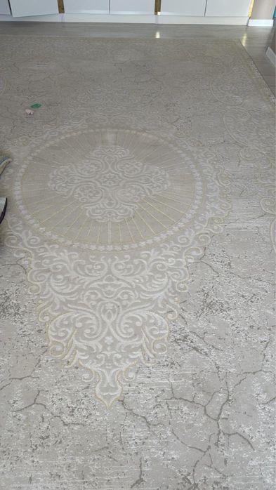 Чистый новый ковер