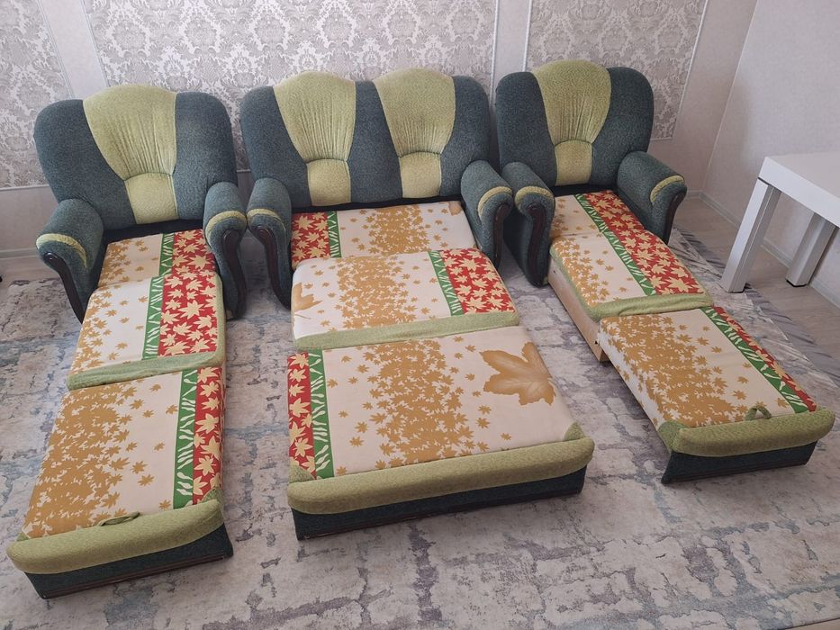 Мини диван с двумя креслами раскладной