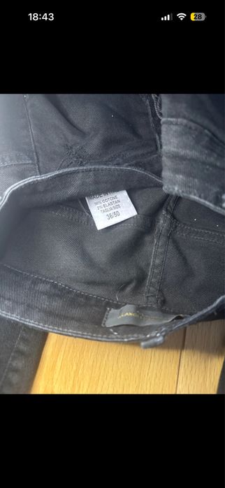 Blugi negri model ripped